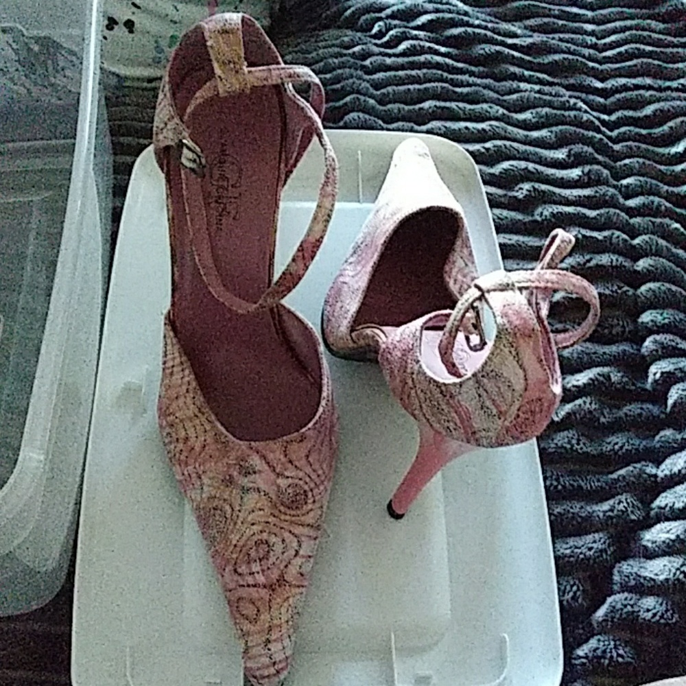 Heels - Picture 2 of 4